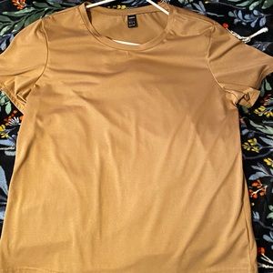 Brown t shirt. Size xl. Only worn a few times.